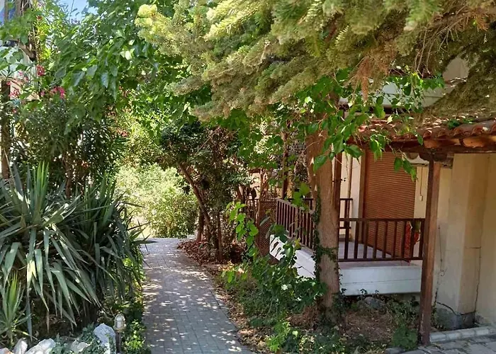 Garden View Home In Makri
